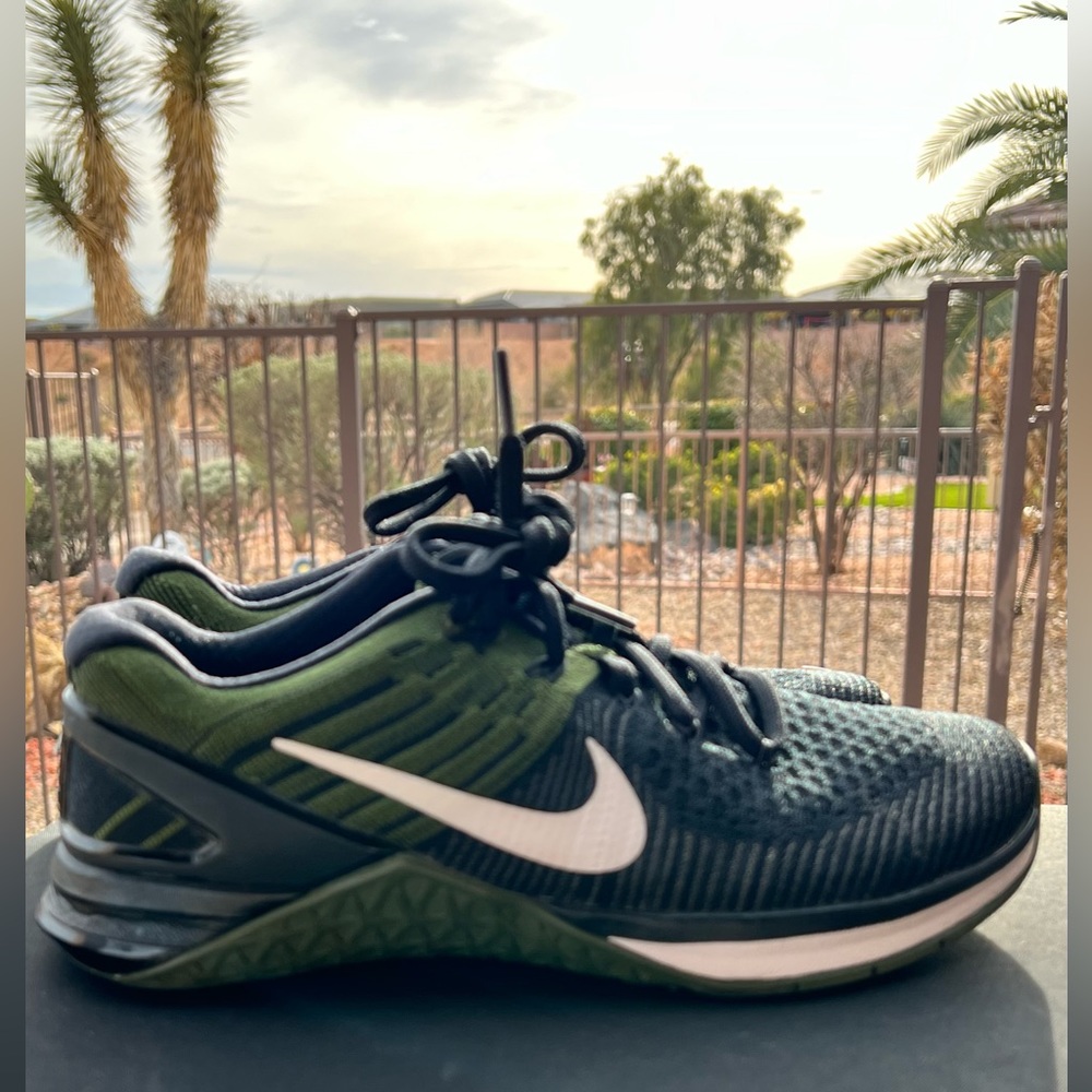 Nike Metcon DSX Flyknit 849809 RARE EUC Women US 7 Running Training Shoes green